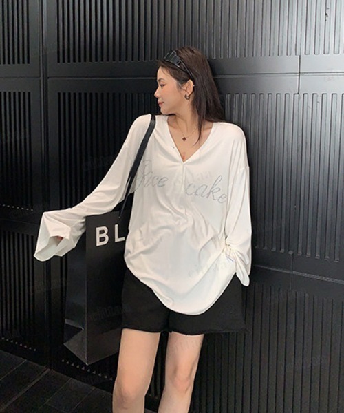 Dalfwin（ダールフィン）の「韓国ファッション RicecakeラインストーンロゴVネックヘンリーネック長袖Tシャツ（Tシャツ/カットソー・レディース・ブラック/ホワイト/グレー・FREE）」の7枚目の写真