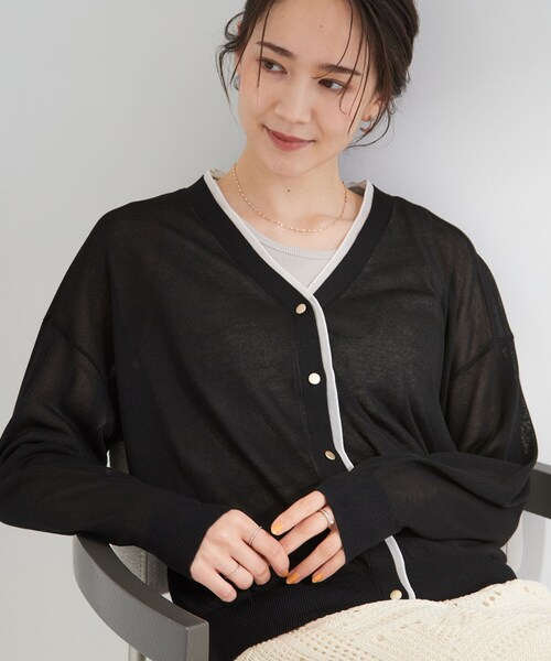SHOO・LA・RUE(シューラルー)の「【洗濯機可/S-LL】配色シフォン襟でサマ見え 上品シアーカーディガン(カーディガン/ボレロ・レディース・ブラウン系その他5/オレンジ系その他5/ブラック系4・01/02/03/04)」の1枚目の写真