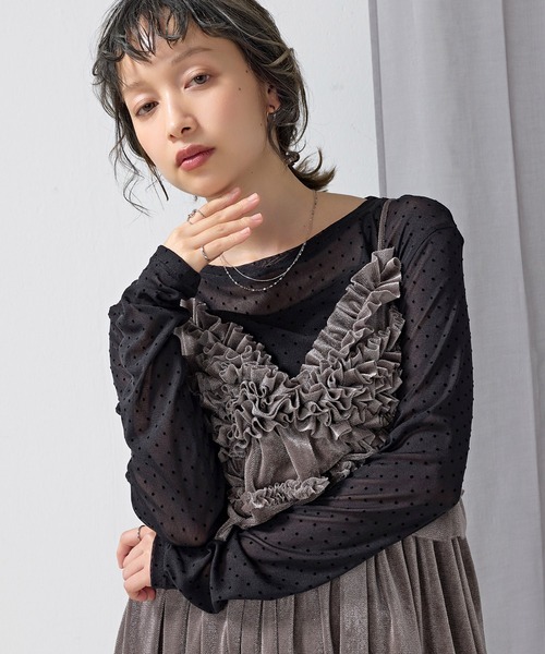 en CAnAF(エンカナフ)の「【華やかなドットが映える】フロッキードットシアークルーネックプルオーバー(Tシャツ/カットソー・レディース・ブラック/ホワイト/チャコールグレー・フリー)」の2枚目の写真