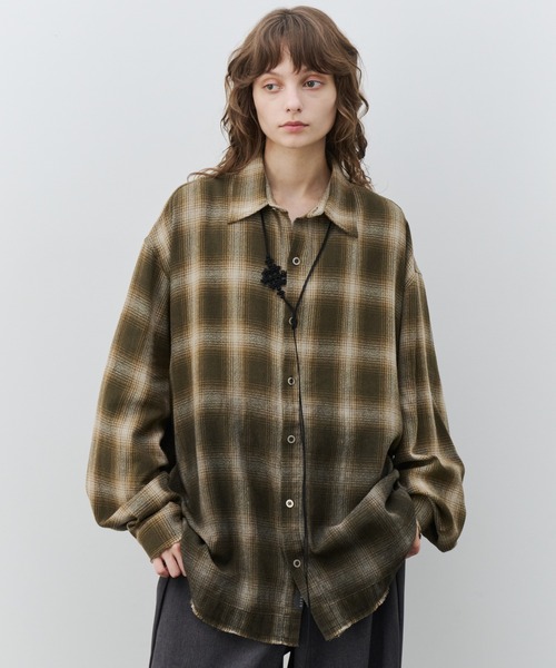 AIVER(アイバー)の「AIVER スプレー加工オンブレチェックシャツ(シャツ/ブラウス・メンズ・オフホワイト/ブラウン・SMALL/MEDIUM/LARGE)」の1枚目の写真