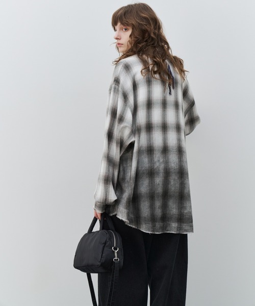 AIVER(アイバー)の「AIVER スプレー加工オンブレチェックシャツ(シャツ/ブラウス・メンズ・オフホワイト/ブラウン・SMALL/MEDIUM/LARGE)」の21枚目の写真