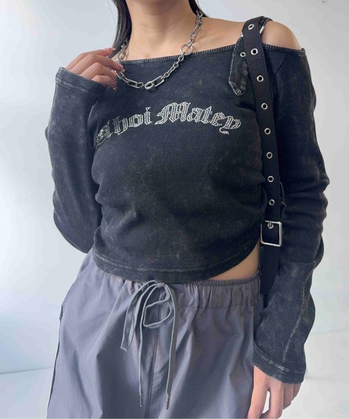 AS KNOW AS plus(アズノゥアズプラス)の「☆きらきらビジューロゴ サイドシャーリング 短丈ベルトワンショルロンT(Tシャツ/カットソー・レディース・カモフラージュ/ブラック系その他/ブラック系・FREE)」の7枚目の写真