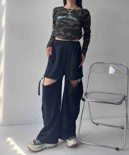 AS KNOW AS plus(アズノゥアズプラス)の「☆きらきらビジューロゴ サイドシャーリング 短丈ベルトワンショルロンT(Tシャツ/カットソー・レディース・カモフラージュ/ブラック系その他/ブラック系・FREE)」の21枚目の写真