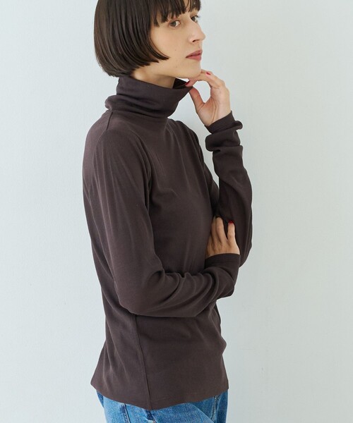 Rouge vif Anna(ルージュヴィフアンナ)の「前後2WAYウール釦テレコタートルカットソー(Tシャツ/カットソー・レディース・グレー/ホワイト/ブラック/ブラウン・フリー)」の4枚目の写真