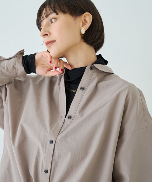 Rouge vif Anna(ルージュヴィフアンナ)の「前後2WAYウール釦テレコタートルカットソー(Tシャツ/カットソー・レディース・グレー/ホワイト/ブラック/ブラウン・フリー)」の1枚目の写真