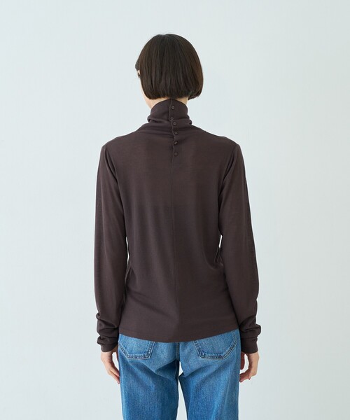 Rouge vif Anna(ルージュヴィフアンナ)の「前後2WAYウール釦テレコタートルカットソー(Tシャツ/カットソー・レディース・グレー/ホワイト/ブラック/ブラウン・フリー)」の13枚目の写真