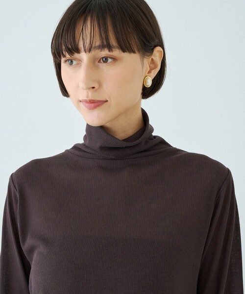 Rouge vif Anna(ルージュヴィフアンナ)の「前後2WAYウール釦テレコタートルカットソー(Tシャツ/カットソー・レディース・グレー/ホワイト/ブラック/ブラウン・フリー)」の15枚目の写真