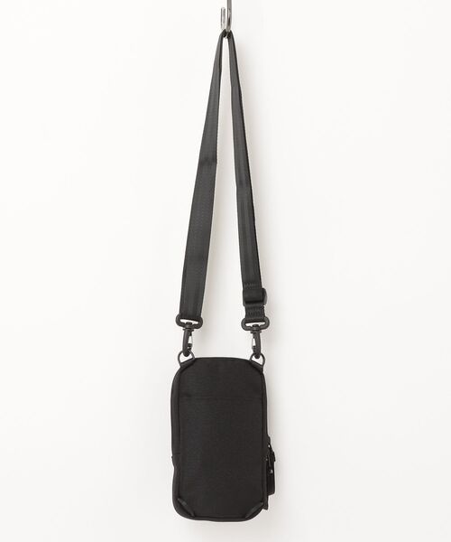 incase(インケース)の「INCO400721-BLK Incase A.R.C. Small Crossbody Bag - Black(ショルダーバッグ・メンズ・ブラック・ONE SIZE)」の2枚目の写真