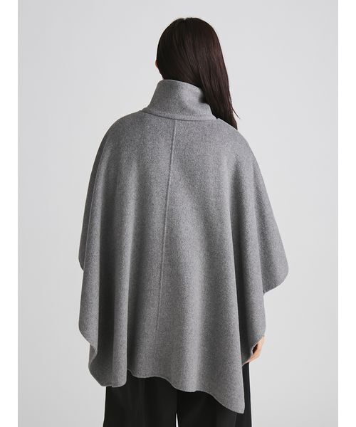MIESROHE（ミースロエ）の「スタンドカラーケープコート（ポンチョ・レディース・アイボリー/ダークネイビー/グレー・F）」の12枚目の写真