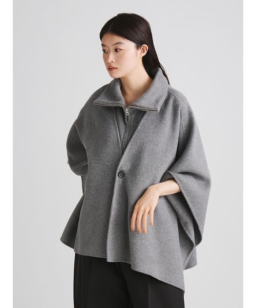 MIESROHE（ミースロエ）の「スタンドカラーケープコート（ポンチョ・レディース・アイボリー/ダークネイビー/グレー・F）」の19枚目の写真
