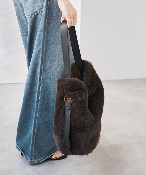 Spick & Span(スピックアンドスパン)の「VIOLAd’ORO / ヴィオラドーロ エコファーショルダー(ショルダーバッグ・レディース・ベージュ/ブラウン・FREE)」の4枚目の写真