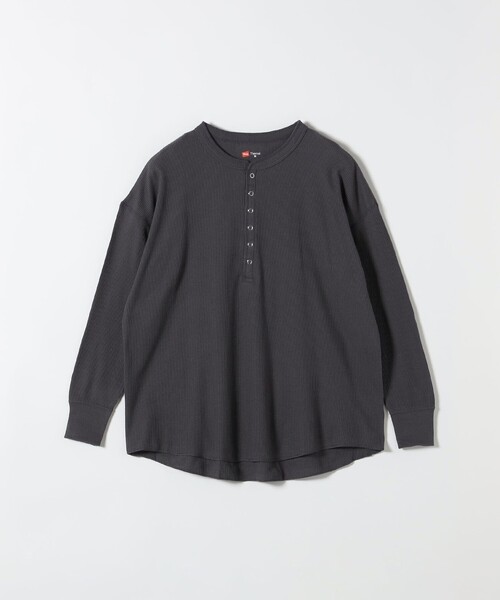 SHIPS any(シップス エニィ)の「Hanes:〈洗濯機可能〉BEEFY-T ワッフル ヘンリーネック ロングスリーブ TEE(Tシャツ/カットソー・レディース・グレー/ホワイト/レッド・ONE SIZE)」の2枚目の写真
