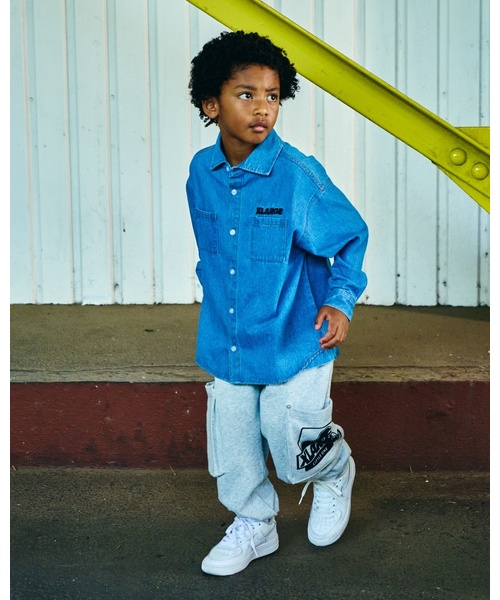 XLARGE KIDS(エクストララージキッズ)の「OG ワークシャツ(シャツ/ブラウス・キッズ・ブラウン/ライトブルー・110cm/90cm/140cm/120cm/130cm/100cm)」の3枚目の写真