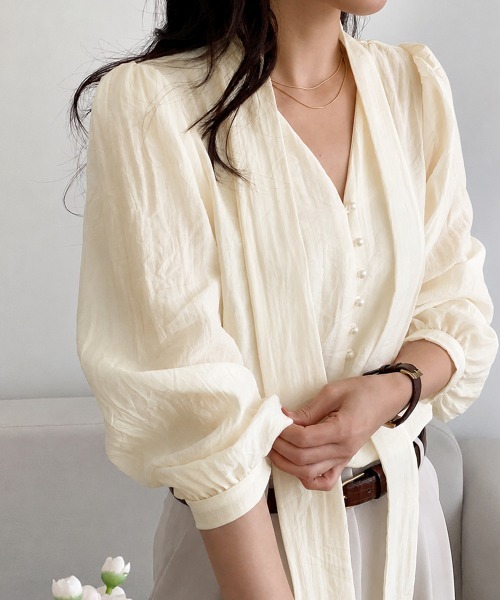LOENNE(ロエヌ)の「Tie Neck Blouse / タイネックブラウス(シャツ/ブラウス・レディース・Cream/ブラック・FREE)」の1枚目の写真