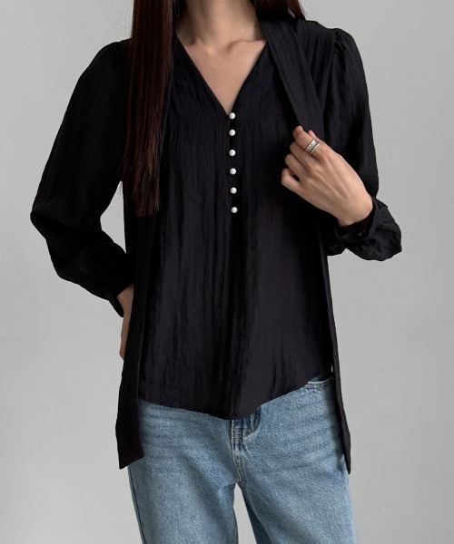 LOENNE(ロエヌ)の「Tie Neck Blouse / タイネックブラウス(シャツ/ブラウス・レディース・Cream/ブラック・FREE)」の2枚目の写真