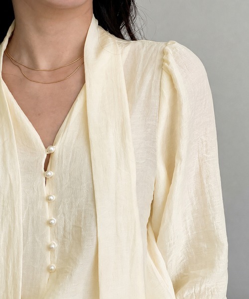 LOENNE(ロエヌ)の「Tie Neck Blouse / タイネックブラウス(シャツ/ブラウス・レディース・Cream/ブラック・FREE)」の3枚目の写真