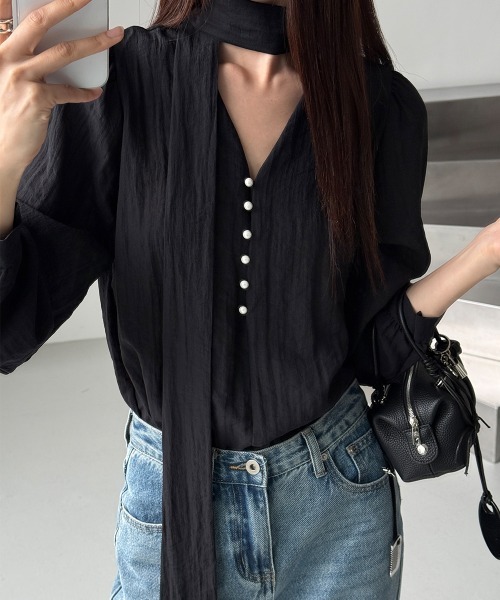 LOENNE(ロエヌ)の「Tie Neck Blouse / タイネックブラウス(シャツ/ブラウス・レディース・Cream/ブラック・FREE)」の9枚目の写真