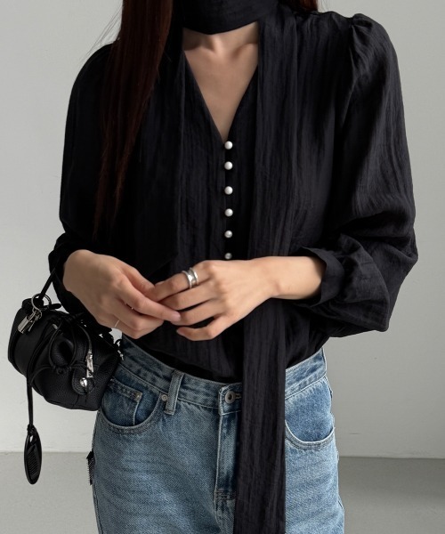 LOENNE(ロエヌ)の「Tie Neck Blouse / タイネックブラウス(シャツ/ブラウス・レディース・Cream/ブラック・FREE)」の11枚目の写真