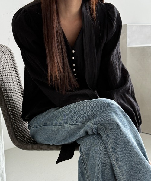 LOENNE(ロエヌ)の「Tie Neck Blouse / タイネックブラウス(シャツ/ブラウス・レディース・Cream/ブラック・FREE)」の15枚目の写真