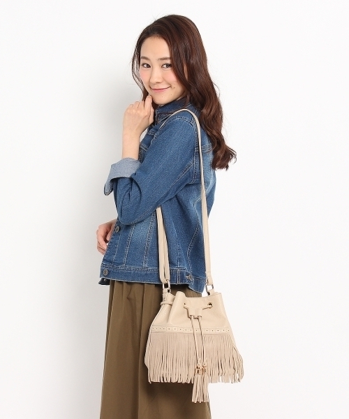 grove(グローブ)の「フリンジ巾着ショルダーバッグ(ショルダーバッグ・レディース・ホワイト/ブラウン/ベージュ・00)」の7枚目の写真