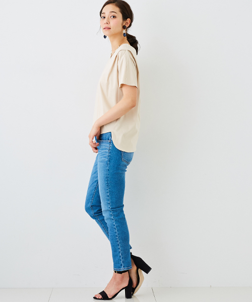 STUDIOUS（ステュディオス）の「Vネックタックカットソー（Tシャツ/カットソー・レディース・ベージュ/ブラック/サックスブルー/オフホワイト・FREE）」の7枚目の写真