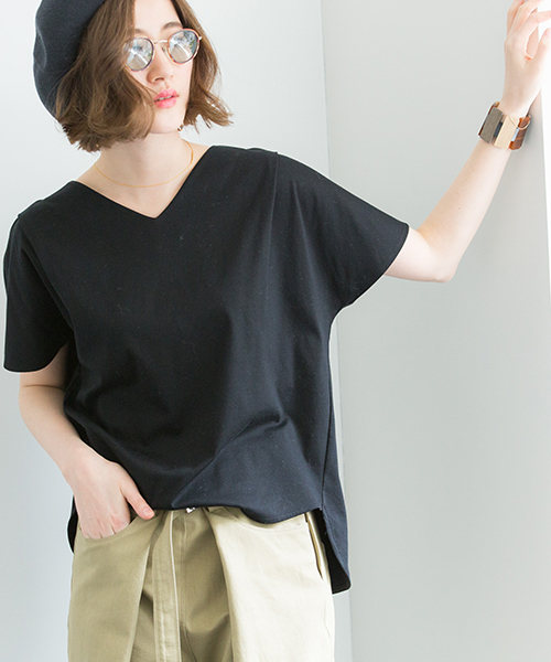 STUDIOUS（ステュディオス）の「Vネックタックカットソー（Tシャツ/カットソー・レディース・ベージュ/ブラック/サックスブルー/オフホワイト・FREE）」の22枚目の写真