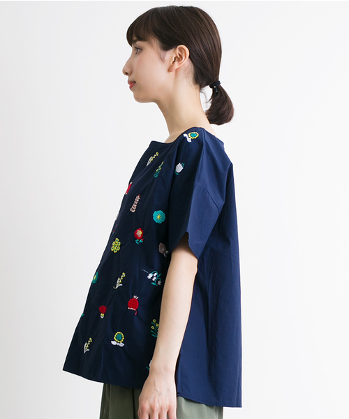 MERLOT（メルロー）の「プラント刺繍ブラウス2941（シャツ/ブラウス・レディース・ホワイト/ネイビー・FREE）」の6枚目の写真
