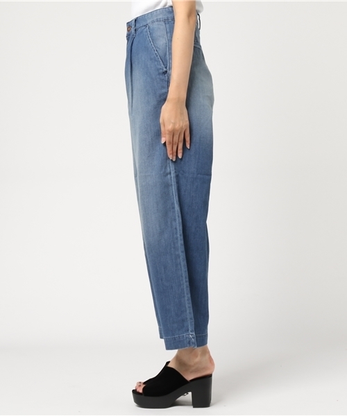 earth music&ecology（アースミュージックアンドエコロジー）の「USA COTTONデニムパンツ(タックワイド)（デニムパンツ・レディース・サックスブルー/ダークインディゴブルー・M/L/S）」の4枚目の写真