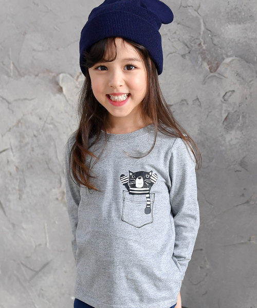 Bee des Bee（ビーデスビー）の「【コットン100％】長袖プリントTシャツ（Tシャツ/カットソー・キッズ・ブラック系その他/ブラック/ブラック系その他2/グレー系その他/カーキ/ホワイト系その他/グレー/ブラック系その他3/ホワイト/ホワイト系その他2/ブラック系その他4/モカ/ネイビー/ライトイエロー/ピンク/ダークグリーン/ミント/サックスブルー/ベージュ/グレイッシュベージュ/ブルー系その他/グレー系その他2/ラベンダー/ブラウン/ライトブラウン/ピンク系その他/グリーン系その他/アイボリー/ブラック系その他5/ホワイト系その他3/ライトブルー/ピンク系その他2/チャコールグレー/ピンク系1/ライトパープル/ブラック系その他6/ホワイト系その他4/チャコール/ブラック系その他7/ホワイト系その他5・150cm/100cm/120cm/140cm/110cm/130cm）」の18枚目の写真