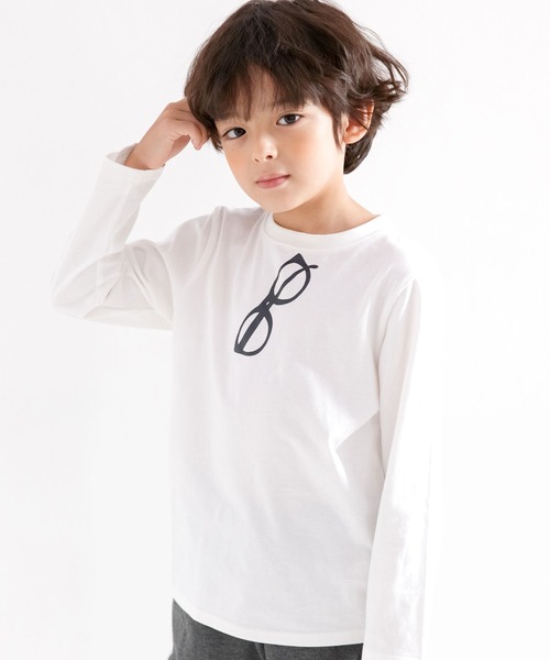 Bee des Bee（ビーデスビー）の「【コットン100％】長袖プリントTシャツ（Tシャツ/カットソー・キッズ・ブラック系その他/ブラック/ブラック系その他2/グレー系その他/カーキ/ホワイト系その他/グレー/ブラック系その他3/ホワイト/ホワイト系その他2/ブラック系その他4/モカ/ネイビー/ライトイエロー/ピンク/ダークグリーン/ミント/サックスブルー/ベージュ/グレイッシュベージュ/ブルー系その他/グレー系その他2/ラベンダー/ブラウン/ライトブラウン/ピンク系その他/グリーン系その他/アイボリー/ブラック系その他5/ホワイト系その他3/ライトブルー/ピンク系その他2/チャコールグレー/ピンク系1/ライトパープル/ブラック系その他6/ホワイト系その他4/チャコール/ブラック系その他7/ホワイト系その他5・150cm/100cm/120cm/140cm/110cm/130cm）」の2枚目の写真