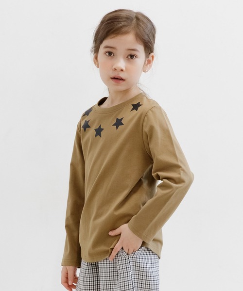 Bee des Bee（ビーデスビー）の「【コットン100％】長袖プリントTシャツ（Tシャツ/カットソー・キッズ・ブラック系その他/ブラック/ブラック系その他2/グレー系その他/カーキ/ホワイト系その他/グレー/ブラック系その他3/ホワイト/ホワイト系その他2/ブラック系その他4/モカ/ネイビー/ライトイエロー/ピンク/ダークグリーン/ミント/サックスブルー/ベージュ/グレイッシュベージュ/ブルー系その他/グレー系その他2/ラベンダー/ブラウン/ライトブラウン/ピンク系その他/グリーン系その他/アイボリー/ブラック系その他5/ホワイト系その他3/ライトブルー/ピンク系その他2/チャコールグレー/ピンク系1/ライトパープル/ブラック系その他6/ホワイト系その他4/チャコール/ブラック系その他7/ホワイト系その他5・150cm/100cm/120cm/140cm/110cm/130cm）」の21枚目の写真