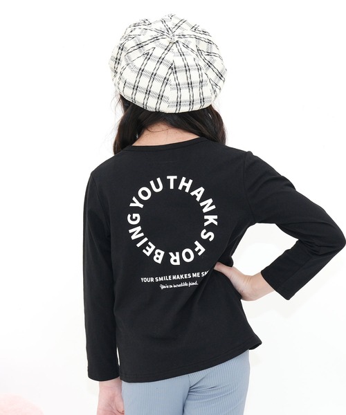 Bee des Bee（ビーデスビー）の「【コットン100％】長袖プリントTシャツ（Tシャツ/カットソー・キッズ・ブラック系その他/ブラック/ブラック系その他2/グレー系その他/カーキ/ホワイト系その他/グレー/ブラック系その他3/ホワイト/ホワイト系その他2/ブラック系その他4/モカ/ネイビー/ライトイエロー/ピンク/ダークグリーン/ミント/サックスブルー/ベージュ/グレイッシュベージュ/ブルー系その他/グレー系その他2/ラベンダー/ブラウン/ライトブラウン/ピンク系その他/グリーン系その他/アイボリー/ブラック系その他5/ホワイト系その他3/ライトブルー/ピンク系その他2/チャコールグレー/ピンク系1/ライトパープル/ブラック系その他6/ホワイト系その他4/チャコール/ブラック系その他7/ホワイト系その他5・150cm/100cm/120cm/140cm/110cm/130cm）」の16枚目の写真