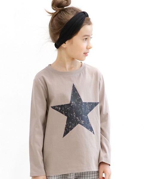 Bee des Bee（ビーデスビー）の「【コットン100％】長袖プリントTシャツ（Tシャツ/カットソー・キッズ・ブラック系その他/ブラック/ブラック系その他2/グレー系その他/カーキ/ホワイト系その他/グレー/ブラック系その他3/ホワイト/ホワイト系その他2/ブラック系その他4/モカ/ネイビー/ライトイエロー/ピンク/ダークグリーン/ミント/サックスブルー/ベージュ/グレイッシュベージュ/ブルー系その他/グレー系その他2/ラベンダー/ブラウン/ライトブラウン/ピンク系その他/グリーン系その他/アイボリー/ブラック系その他5/ホワイト系その他3/ライトブルー/ピンク系その他2/チャコールグレー/ピンク系1/ライトパープル/ブラック系その他6/ホワイト系その他4/チャコール/ブラック系その他7/ホワイト系その他5・150cm/100cm/120cm/140cm/110cm/130cm）」の22枚目の写真