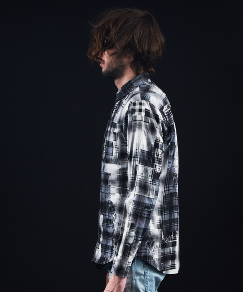 5351 POUR LES HOMMES(ゴーサンゴーイチプールオム)の「パッチワークプリントカジュアルシャツ(シャツ/ブラウス・メンズ・ブラック/ブルー・44/46/48/50)」の4枚目の写真