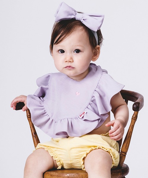 niva(ニヴァ)の「【niva/ニヴァ】Heart embroidered frill bib(スタイ/よだれかけ・キッズ・パープル/ピンク/マスタード・FREE)」の2枚目の写真