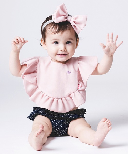 niva(ニヴァ)の「【niva/ニヴァ】Heart embroidered frill bib(スタイ/よだれかけ・キッズ・パープル/ピンク/マスタード・FREE)」の7枚目の写真