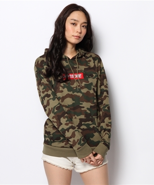 WEGO（ウィゴー）の「WEGO/カモフラワッペンBOXパーカー（パーカー・メンズ・カーキ・MEDIUM/LARGE）」の2枚目の写真