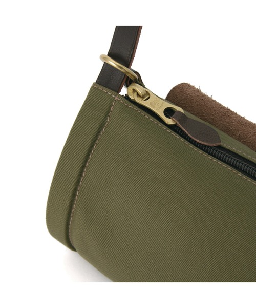 IL BISONTE(イルビゾンテ)の「IL BISONTE / ORIGINAL LEATHER / クロスボディバッグ(ショルダーバッグ・レディース・ネイビー/ブラック系その他/ブラック/オリーブ/グリーン系その他/ブラック系その他2/ブラウン系その他4/ブラウン系その他2/ブラウン系その他3/レッド系その他/ブラウン系その他/ブルー系その他3/ダークブラウン系1・FREE)」の17枚目の写真