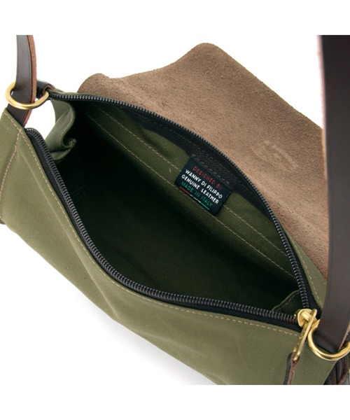 IL BISONTE(イルビゾンテ)の「IL BISONTE / ORIGINAL LEATHER / クロスボディバッグ(ショルダーバッグ・レディース・ネイビー/ブラック系その他/ブラック/オリーブ/グリーン系その他/ブラック系その他2/ブラウン系その他4/ブラウン系その他2/ブラウン系その他3/レッド系その他/ブラウン系その他/ブルー系その他3/ダークブラウン系1・FREE)」の18枚目の写真