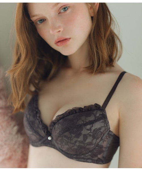 PEACH JOHN（ピーチジョン）の「【ほど良く寄せ上げ丸胸メイク！バリエ豊富♪】ナチュラルバストメイクレースブラジャー＆ショーツセット（ブラ&ショーツ・レディース・ブラック/ベージュ/ピンク/ブルー/ラベンダー/オレンジ/ライラック/ライトブルー/ミント/グレイッシュブルー/チェリーピンク/ブルー系その他/グレー/クリアブラック/グレイッシュベージュ/ダークオレンジ/アイボリー/ホワイト/スモークピンク/ライトグレー/ピンク系その他/クリーム/ブラウン/ライトホワイト/ダークブルー/パープル/マジェンタ/ブルーグレー/ライトグリーン/サックスブルー/ダークブラウン/ベビーピンク/オフホワイト/ホワイト系その他/チャコール/ピンクベージュ/ライトピンク/ピンク系その他3/ピンク系その他2/ホワイト系その他2/グリーン系その他/クリアブルー/アッシュグレー・A70/A75/B65/B70/B75/C65/C70/C75/D65/D70/D75/E75/E70/E65）」の14枚目の写真
