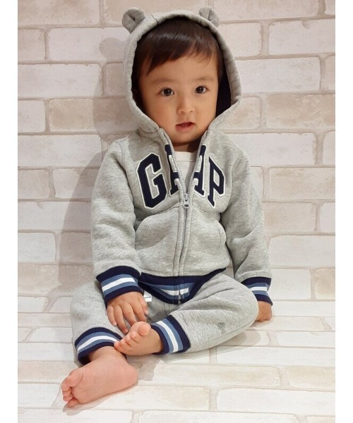 GAP（ギャップ）の「Gapロゴパーカー (ベビー)（パーカー・キッズ・グレー・6-12M/18-24M/0-3M/3-6M/12-18M）」の3枚目の写真