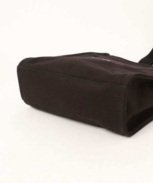 MARC JACOBS マークジェイコブス THE BOOK BAG ブラック マーク ジェイコブスから、ブックにちなんだオーバーサイズ