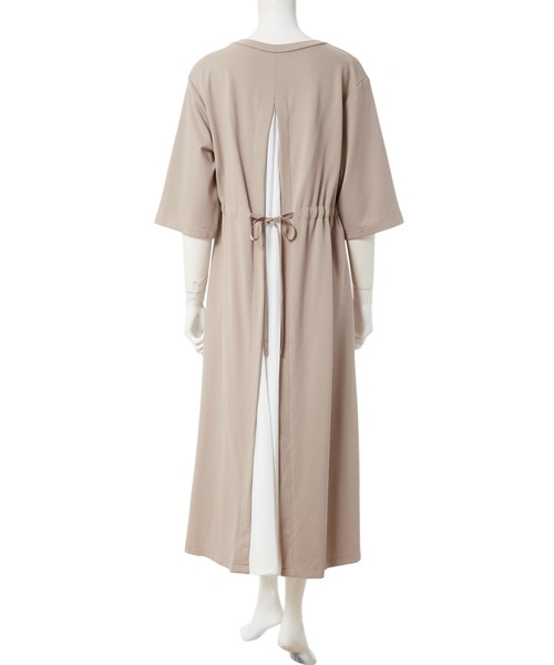 fifth（フィフス）の「バックデザインハーフスリーブワンピース（ワンピース・レディース・ベージュ/ダークグレー・MEDIUM）」の8枚目の写真