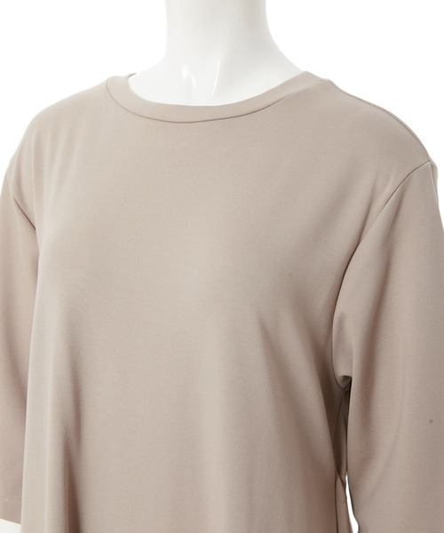 fifth（フィフス）の「バックデザインハーフスリーブワンピース（ワンピース・レディース・ベージュ/ダークグレー・MEDIUM）」の3枚目の写真
