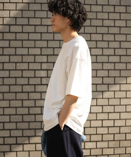 ITEMS URBANRESEARCH(アイテムズ アーバンリサーチ)の「ビッグシルエットTシャツ(Tシャツ/カットソー・メンズ・ベージュ/ホワイト/ブルー/ブラック/ゴールド/パープル・SMALL/LARGE/MEDIUM)」の18枚目の写真