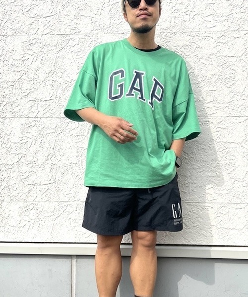 GAP(ギャップ)の「Gapロゴ クルーネックtシャツ(Tシャツ/カットソー・メンズ・ベージュ/ネイビー/ホワイト/グレー/ピンク/グリーン/イエロー/オレンジ/ピンク系その他/パープル/グリーン系その他/ブラック/ライトピンク/ブルー/イエロー系その他・S/M/L/XL/XS/XXS)」の7枚目の写真