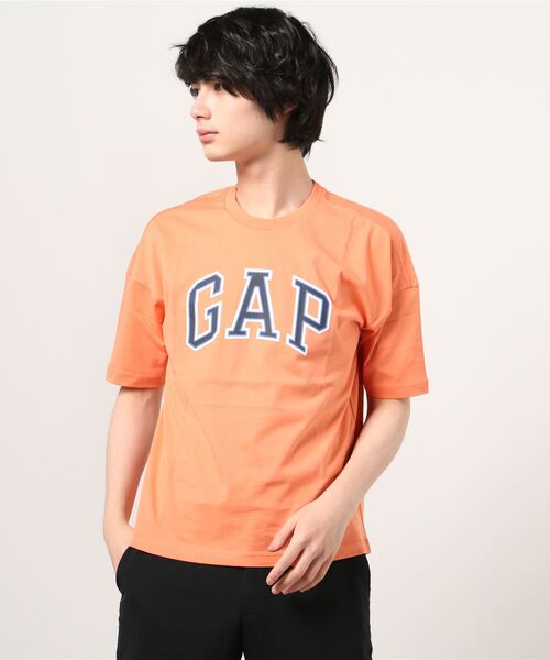 GAP(ギャップ)の「Gapロゴ クルーネックtシャツ(Tシャツ/カットソー・メンズ・ベージュ/ネイビー/ホワイト/グレー/ピンク/グリーン/イエロー/オレンジ/ピンク系その他/パープル/グリーン系その他/ブラック/ライトピンク/ブルー/イエロー系その他・S/M/L/XL/XS/XXS)」の15枚目の写真