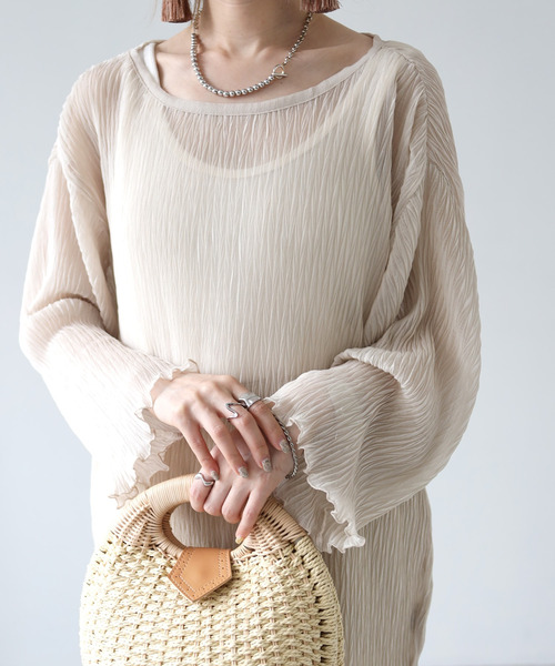 Fizz（フィズ）の「【Fizz/フィズ】　ヘリンボーンプリーツシアーブラウス（シャツ/ブラウス・レディース・ライトベージュ/ピンク/グリーン・M）」の2枚目の写真