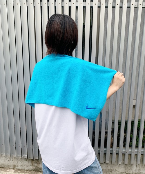 NIKE(ナイキ)の「NIKE(ナイキ)/ソリッドコアタオル ミディアム スウォッシュロゴ刺繍 スポーツタオル(タオル・レディース・ブラック/サックスブルー/ブルー/オリーブ/ピンク/ライトブルー・FREE)」の4枚目の写真