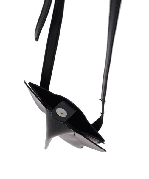 Edit Sheen(エディットシーン)の「エレファントスマホショルダー(ショルダーバッグ・レディース・ブラック/アイボリー・FREE)」の18枚目の写真